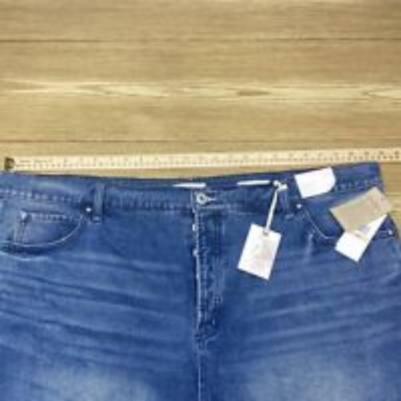 Womens Jean Shorts Jessica Simpson Relaxed Fit Denim Cut Off Bermuda Bottoms 24W - Picture 9 of 13